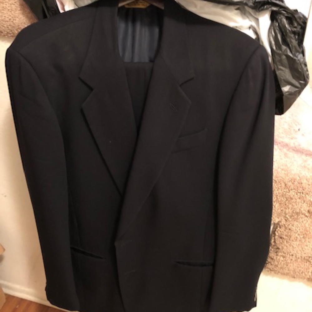 CLASSY Men's BLACK Donna Karan 42R SUIT